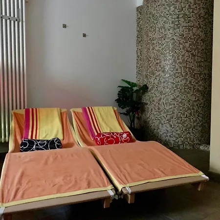 Luxury With Private And Gym *
